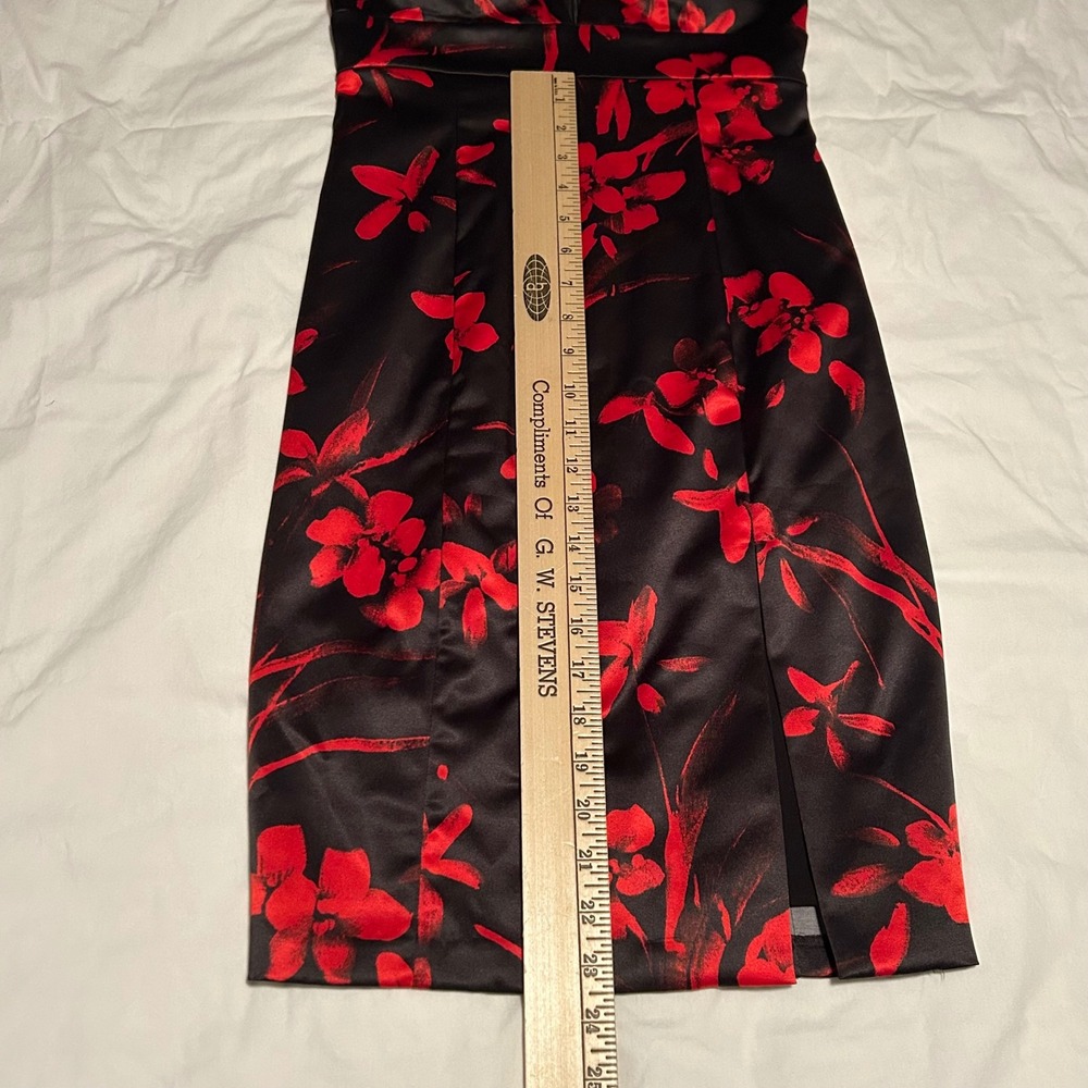 Guess NWT Los Angeles Black Red Floral Print V-Neck Bodycon Mini Dress - Picture 4 of 12